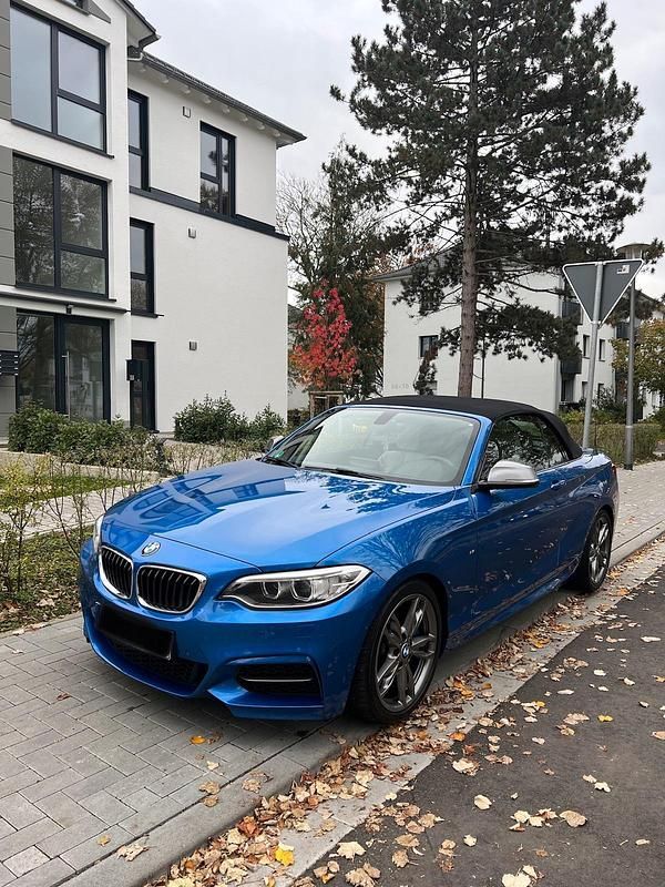 Blau Gebraucht 2017 BMW M240 M Sport Cabrio | 24.999 € (Fairer Preis) - Bild 1/4