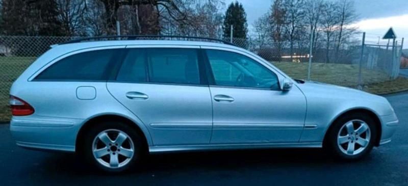 Gebraucht Mercedes E320 Avantgarde 224 PS (164 kW) 2006 Silber Kombi