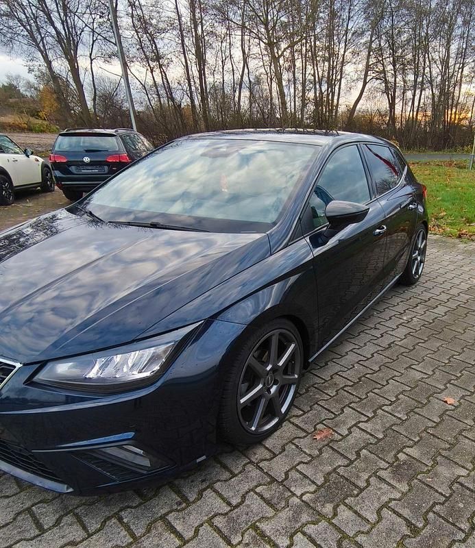 Blau Gebraucht 2023 Seat Ibiza FR Kleinwagen | 16.580 € (Guter Preis) - Bild 1/4