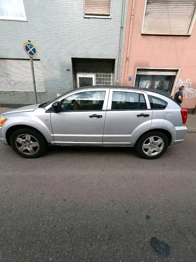 Gebraucht Dodge Caliber 150 PS (110 kW) 2010 Grau Kleinwagen
