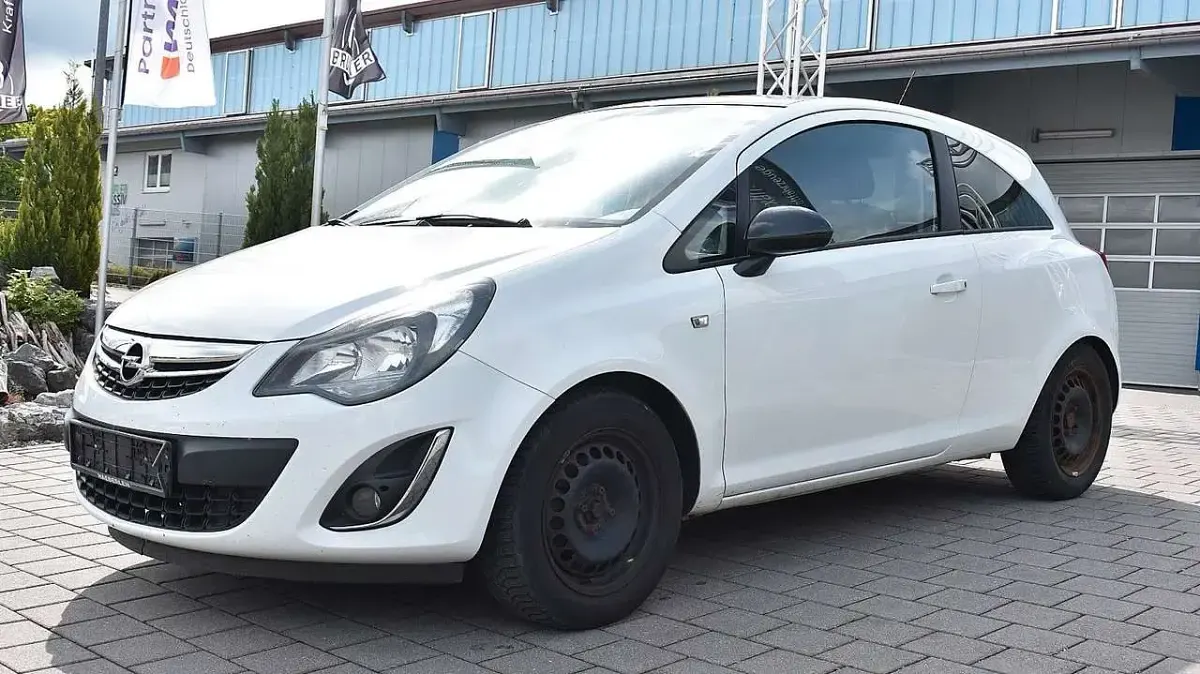 Gebraucht Opel Corsa Color Edition 87 PS (63 kW) 2014 Weiß Kleinwagen