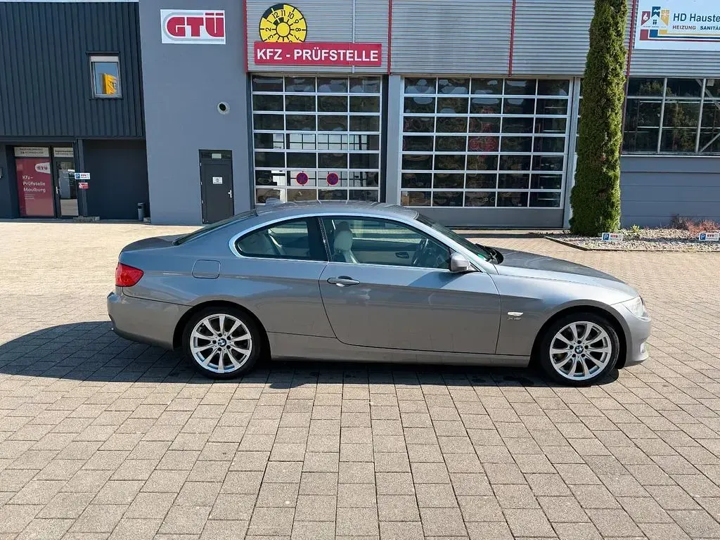 Gebraucht BMW 330 Comfort Edition 272 PS (200 kW) 2010 Grau Coupé