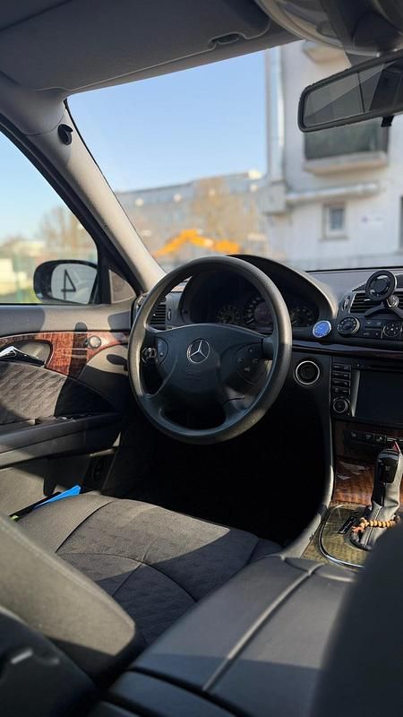 Gebraucht Mercedes E240 177 PS (130 kW) 2002 Blau Limousine