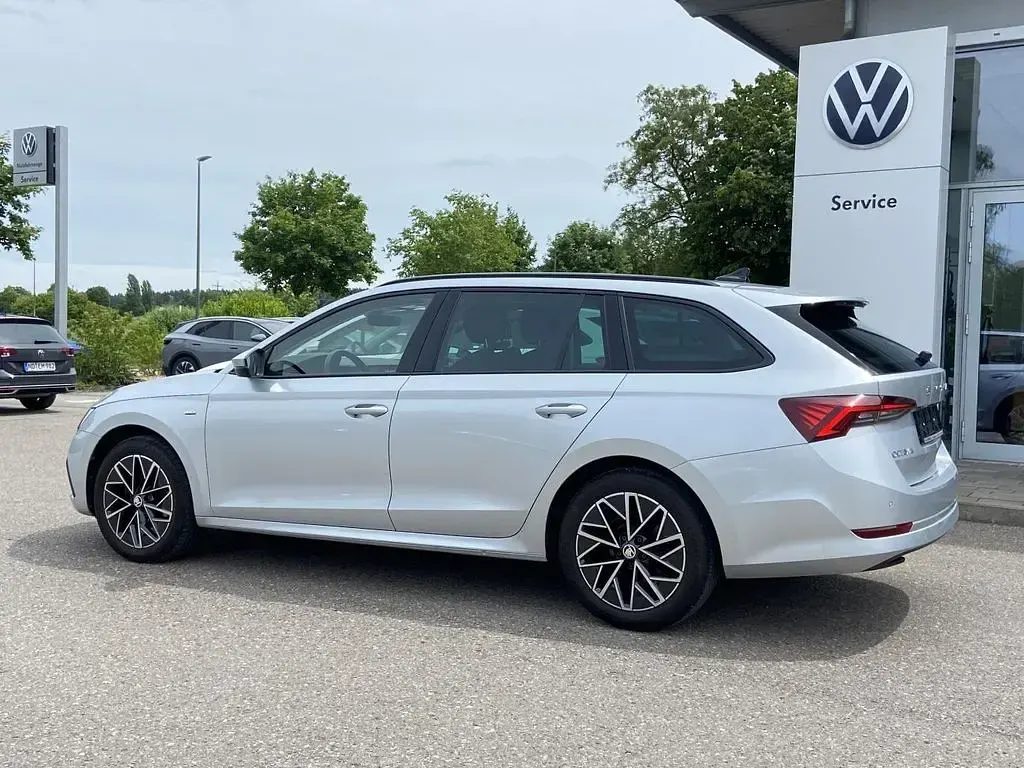 Gebraucht Skoda Octavia Clever 150 PS (110 kW) 2023 Silber Kombi