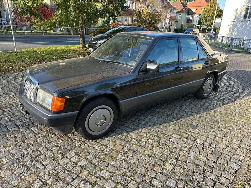 Gebraucht Mercedes 190 118 PS (86 kW) 1990 Blauschwarzmetallic Limousine