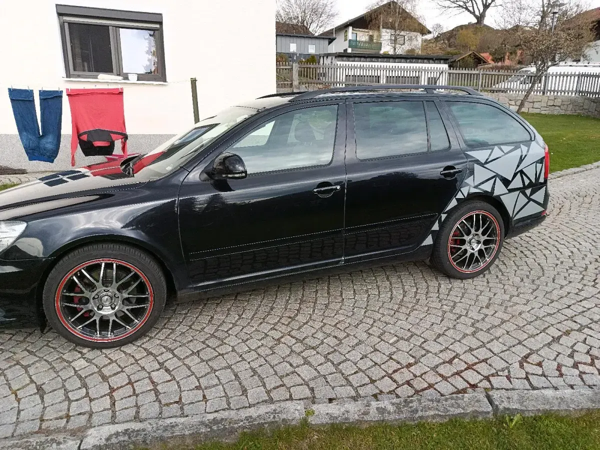 Używany Skoda Octavia vRS 171 KM (125 kW) 2012 Czarny Kombi