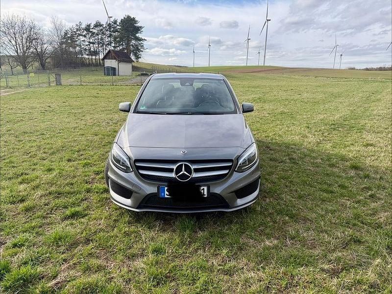 Gebraucht Mercedes B200 136 PS (100 kW) 2018 Schwarz Van / Kleinbus