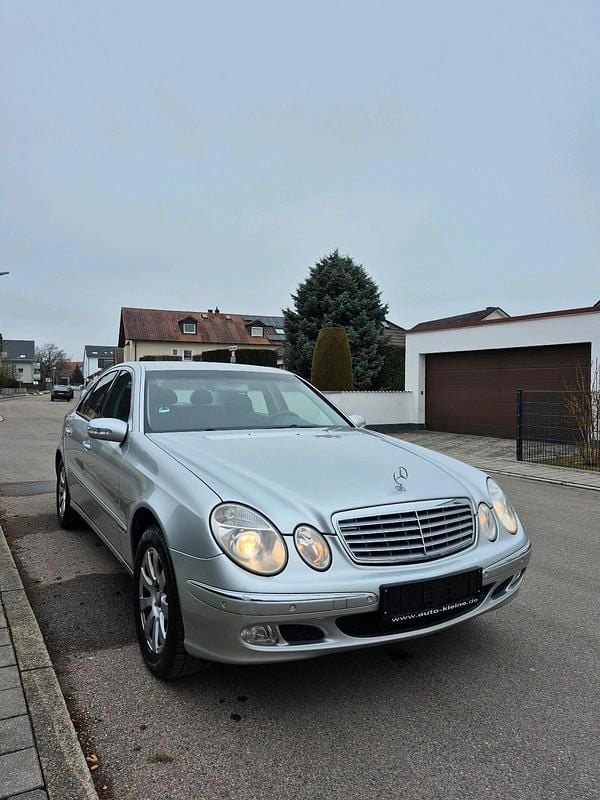 Gebraucht Mercedes E220 150 PS (110 kW) 2005 Silber Limousine