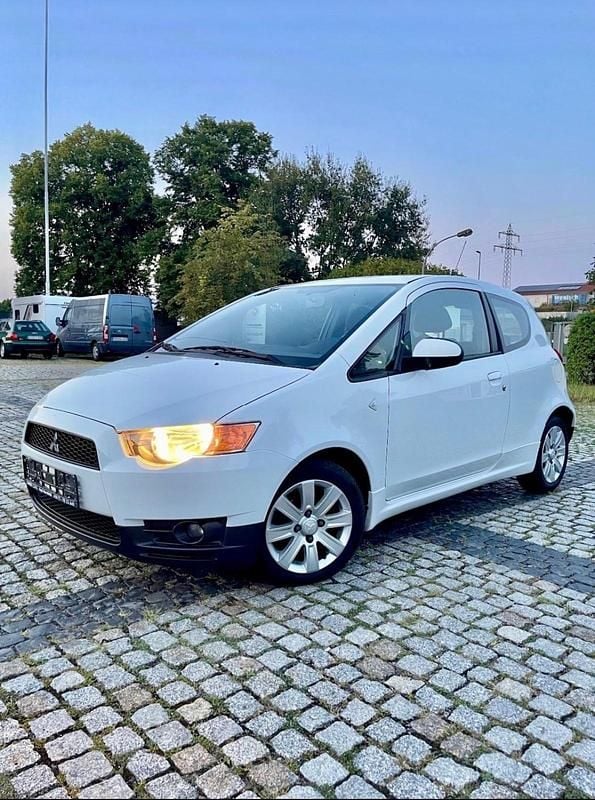 Weiß Gebraucht 2013 Mitsubishi Colt Kleinwagen | 4.800 € (Fairer Preis) - Bild 1/4