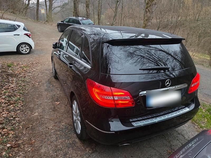 Gebraucht Mercedes B200 136 PS (100 kW) 2012 Schwarz Van / Kleinbus