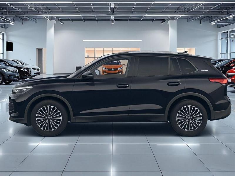 Neu VW Tiguan 131 PS (96 kW) 2025 Grenadillschwarz metallic SUV