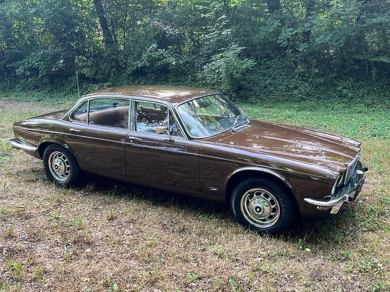 Braun Gebraucht 1976 Jaguar XJ6 Limousine | 8.500 € - Bild 1/4