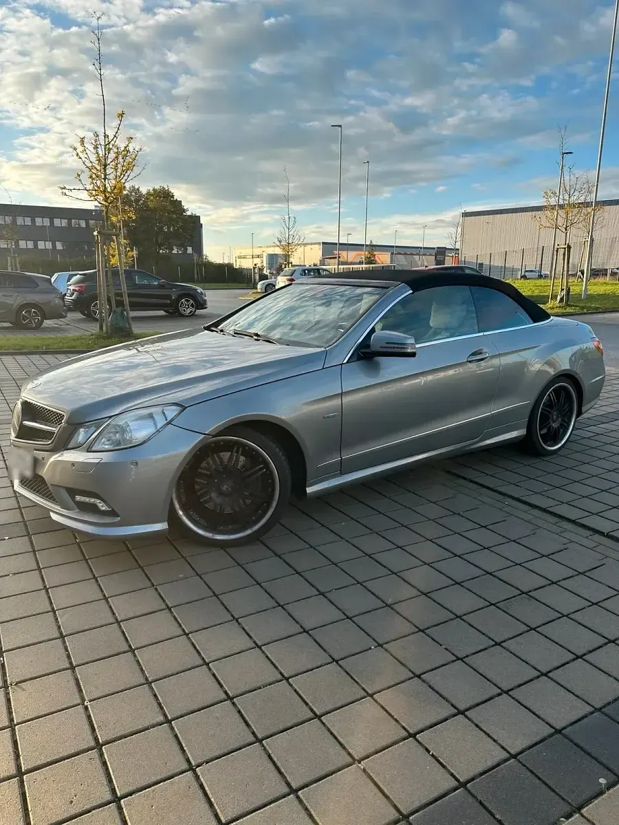Gebraucht Mercedes E350 AMG line 231 PS (169 kW) 2010 Grau Cabrio