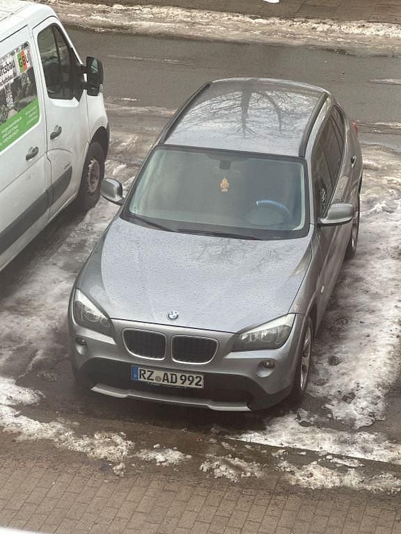 Grau Gebraucht 2011 BMW X1 SUV | 5.400 € (Guter Preis) - Bild 1/4