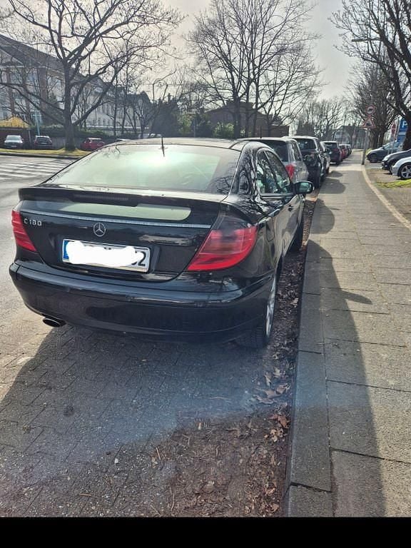 Gebraucht Mercedes C180 129 PS (94 kW) 2002 Schwarz Coupé