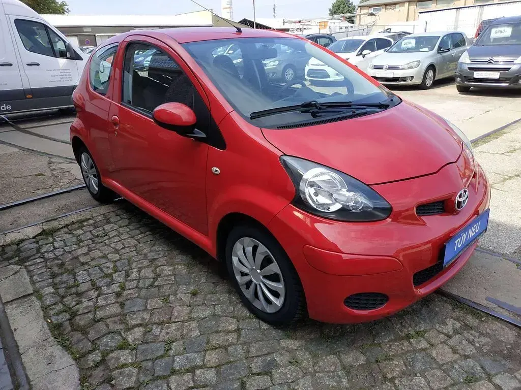 Gebraucht Toyota Aygo Cool 68 PS (50 kW) 2011 Fire red Kleinwagen