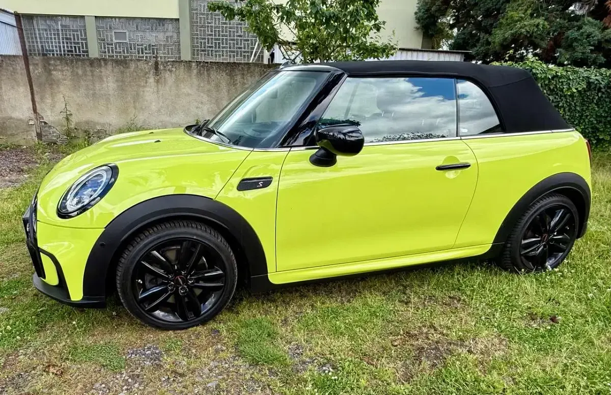 Gebraucht Mini John Cooper Works Cabriolet 178 PS (130 kW) 2022 Zesty yellow solid Cabrio