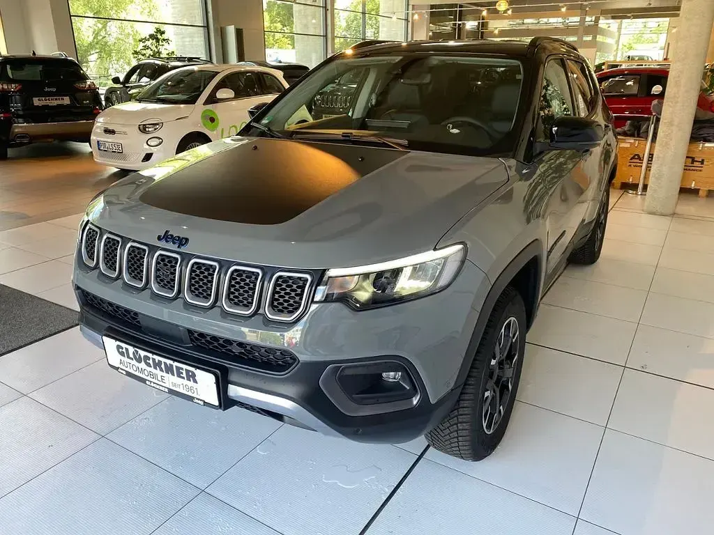 Usado Jeep Compass 241 HP (177 kW) 2024 Cinzento SUV