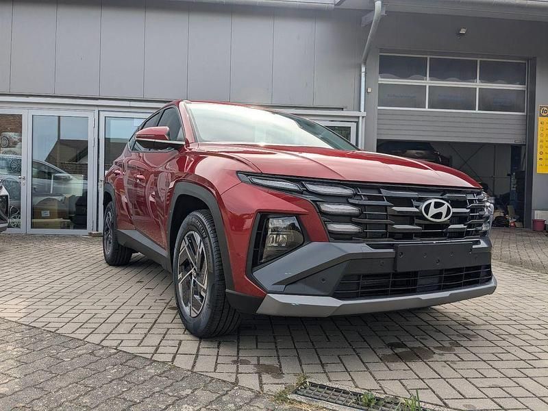 Rot Neu 2025 Hyundai Tucson Trend SUV | 29.989 € (Superpreis) - Bild 1/4