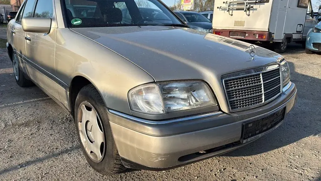 Gebraucht Mercedes C220 Elegance 150 PS (110 kW) 1993 Silber Limousine