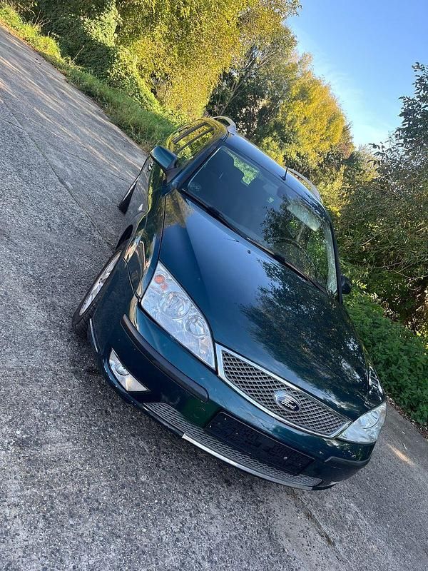 Grün Gebraucht 2006 Ford Mondeo Ghia Kombi | 999 € (Superpreis) - Bild 1/4