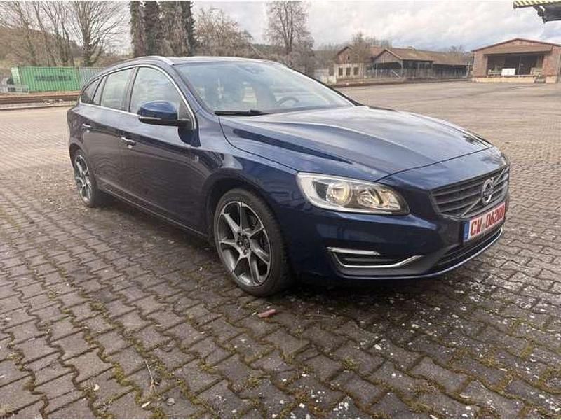 Gebraucht Volvo V60 Ocean Race 150 PS (110 kW) 2016 Ocean blue ii / metallic Kombi