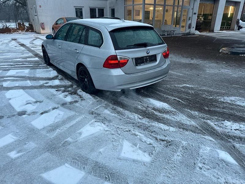Gebraucht BMW 330 197 PS (144 kW) 2007 Silber Kombi