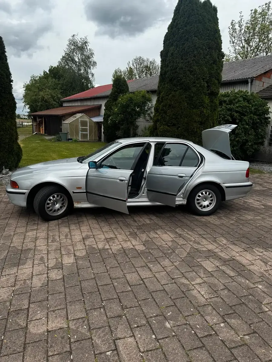 Gebraucht BMW 523 170 PS (125 kW) 1999 Silber Limousine