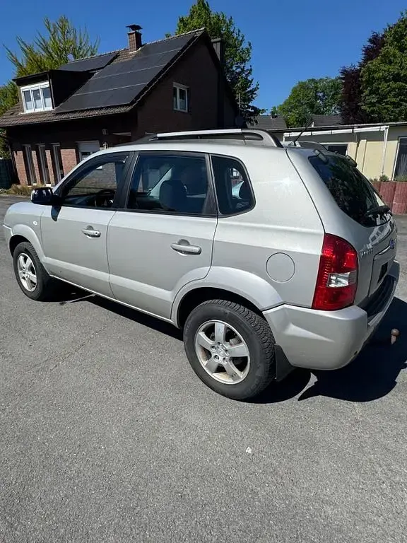 Gebraucht Hyundai Tucson GLS 141 PS (103 kW) 2008 Silber SUV