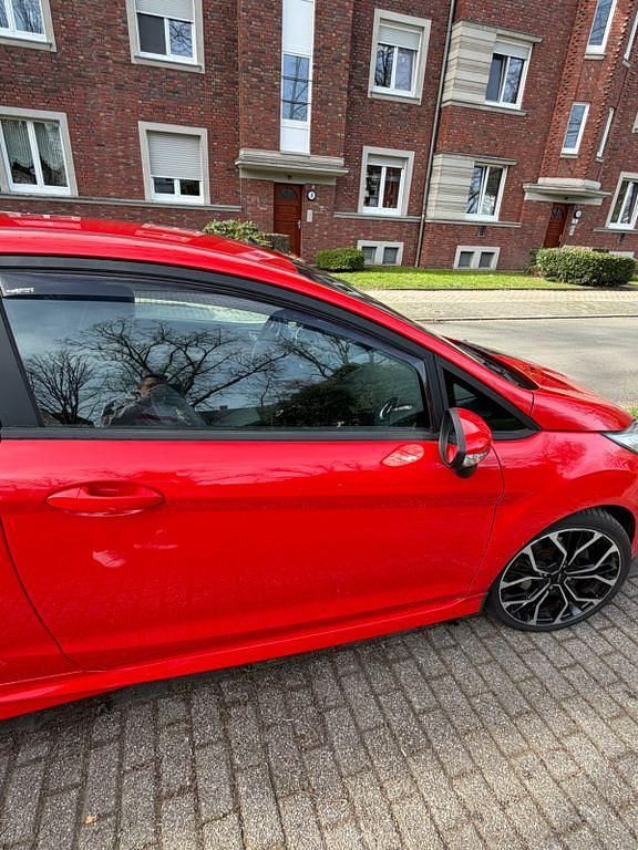 Gebraucht Ford Fiesta ST 182 PS (133 kW) 2014 Rot Kleinwagen