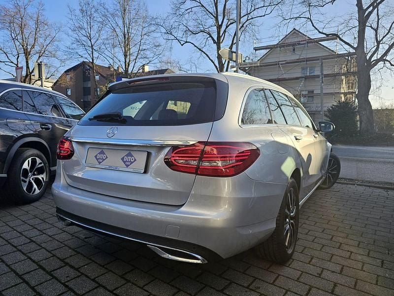 Gebraucht Mercedes C220 194 PS (142 kW) 2021 Silber Limousine