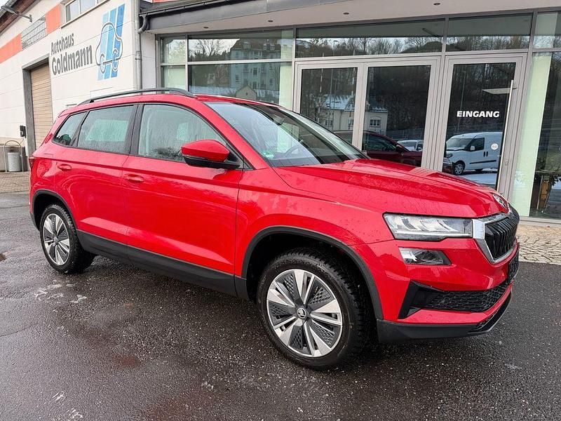 Velvet rot Gebraucht 2023 Skoda Karoq Style SUV | 27.890 € (Guter Preis) - Bild 1/4