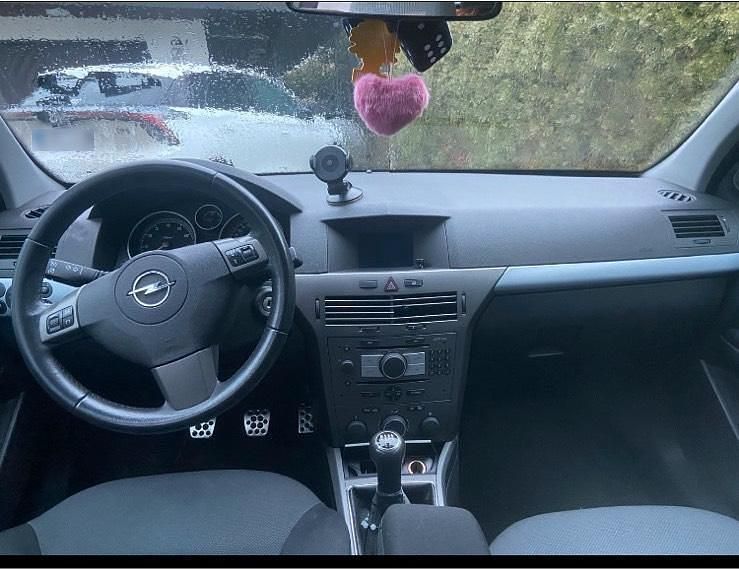 Gebraucht Opel Astra Edition 125 PS (91 kW) 2005 Grau Kombi