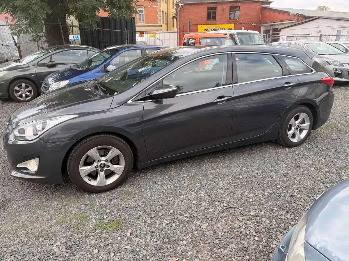 Gebraucht Hyundai i40 Trend 135 PS (99 kW) 2014 Grau Kombi