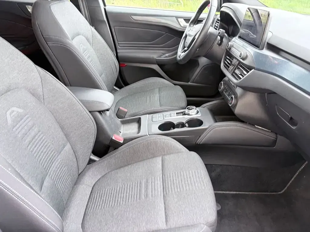 Usado Ford Focus Active X 150 CV (110 kW) 2020 Gris Berlina