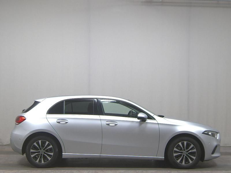 Silber Gebraucht 2021 Mercedes A200 | 17.480 € (Superpreis) - Bild 1/4