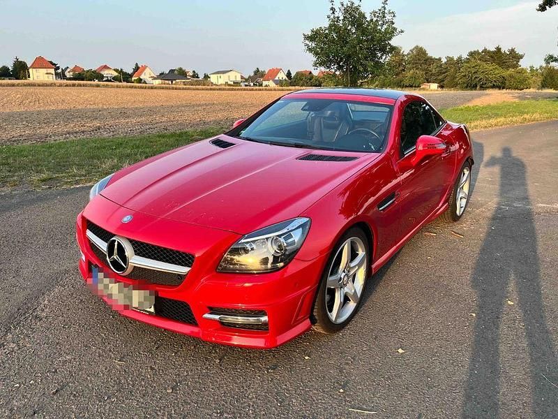 Rot Gebraucht 2014 Mercedes SLK250 AMG line Cabrio | 15.900 € (Superpreis) - Bild 1/4