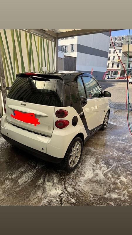 Weiß Gebraucht 2011 Smart ForTwo Coupé Coupé | 4.600 € - Bild 1/4