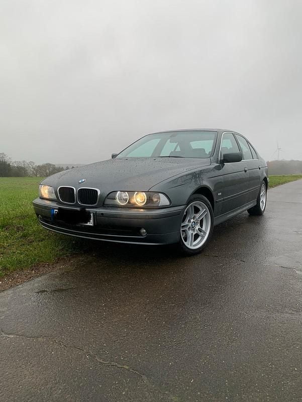 Silber Gebraucht 2002 BMW 525 Limousine | 3.999 € (Fairer Preis) - Bild 1/4