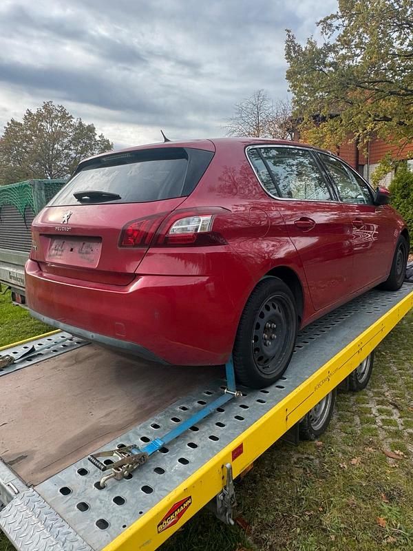 Rot Gebraucht 2015 Peugeot 308 Limousine | 2.990 € (Guter Preis) - Bild 1/4