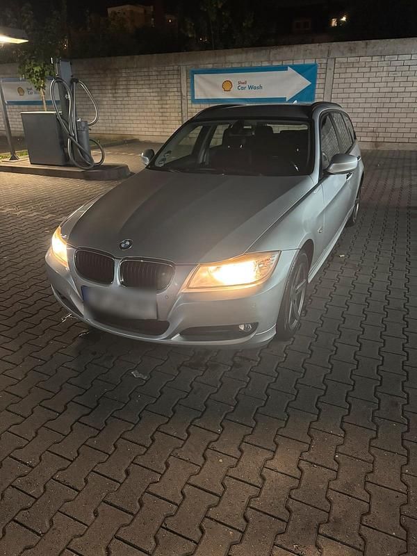 Grau Gebraucht 2011 BMW 318 Kombi | 3.250 € (Superpreis) - Bild 1/4