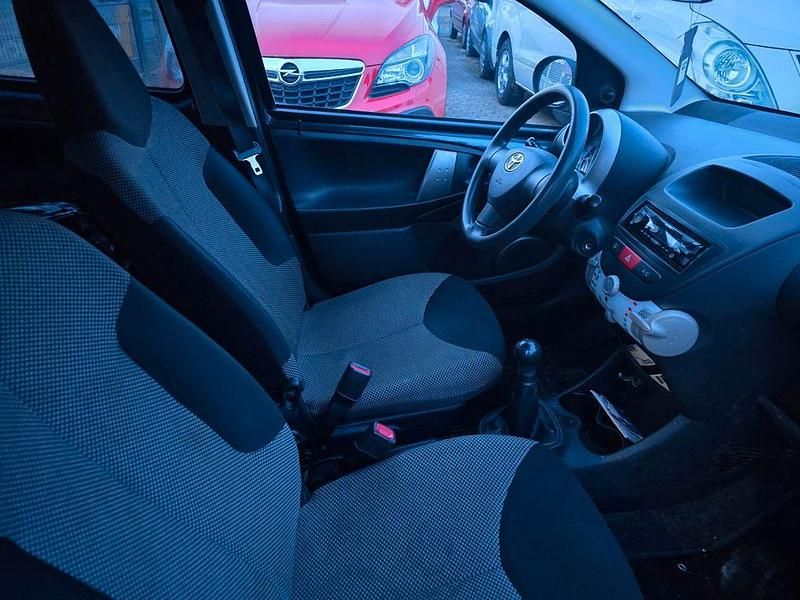 Gebraucht Toyota Aygo 68 PS (50 kW) 2012 Schwarz Kleinwagen