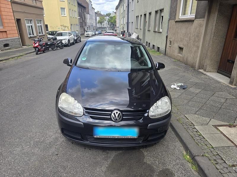 Schwarz Gebraucht 2004 VW Golf V Limousine | 500 € (Guter Preis) - Bild 1/4