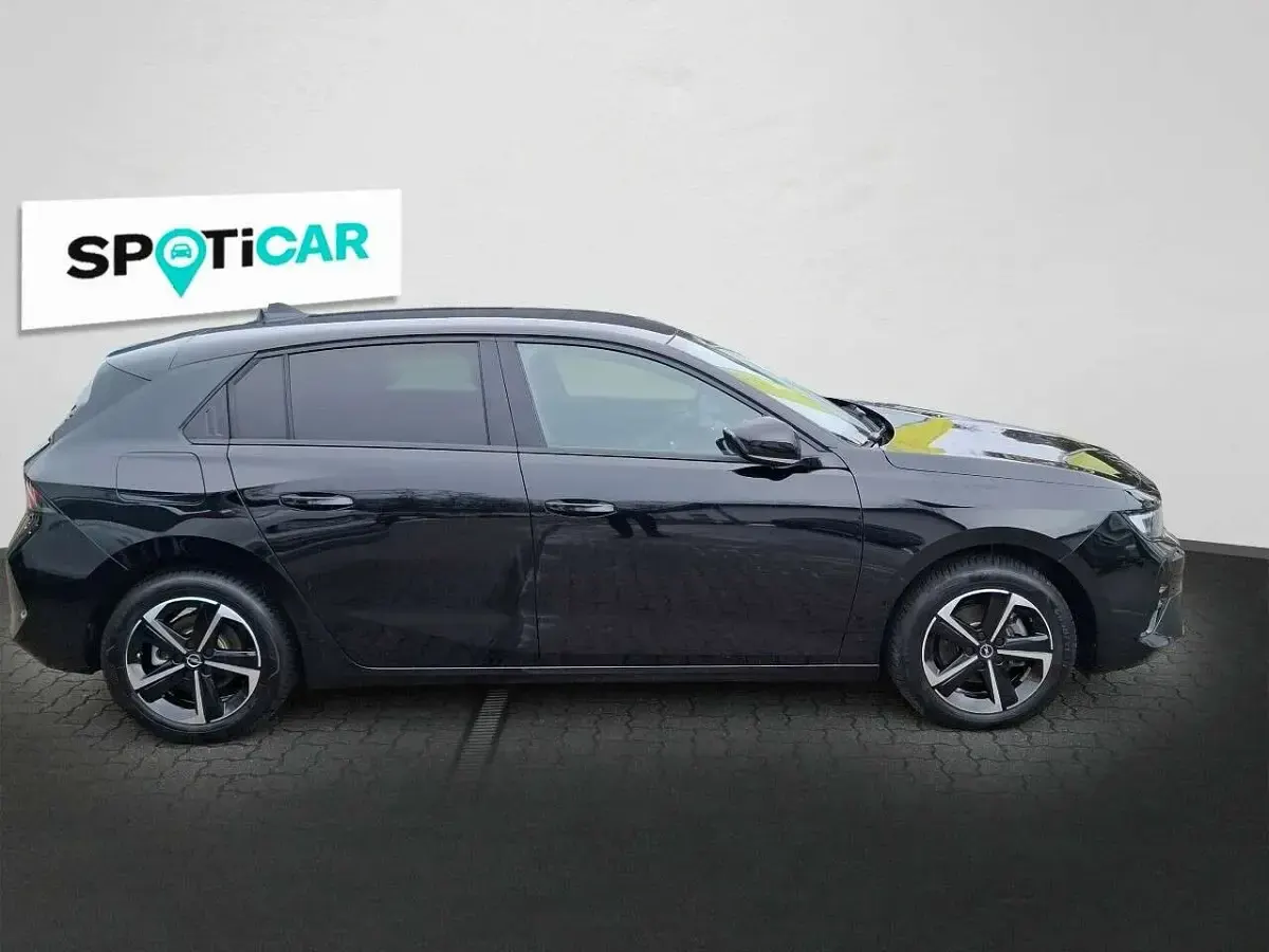 Gebraucht Opel Astra 131 PS (96 kW) 2024 Schwarz Limousine