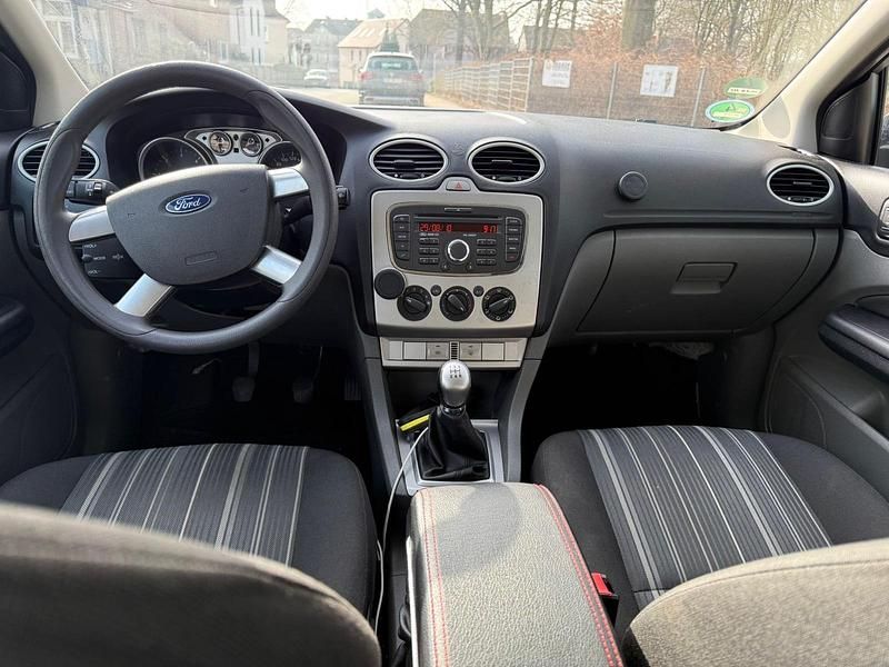 Gebraucht Ford Focus 109 PS (80 kW) 2010 Schwarz Kombi