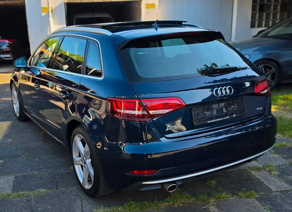 Second-hand Audi A3 S-Line 110 CP (80 kW) 2017 Albastru Berlinǎ