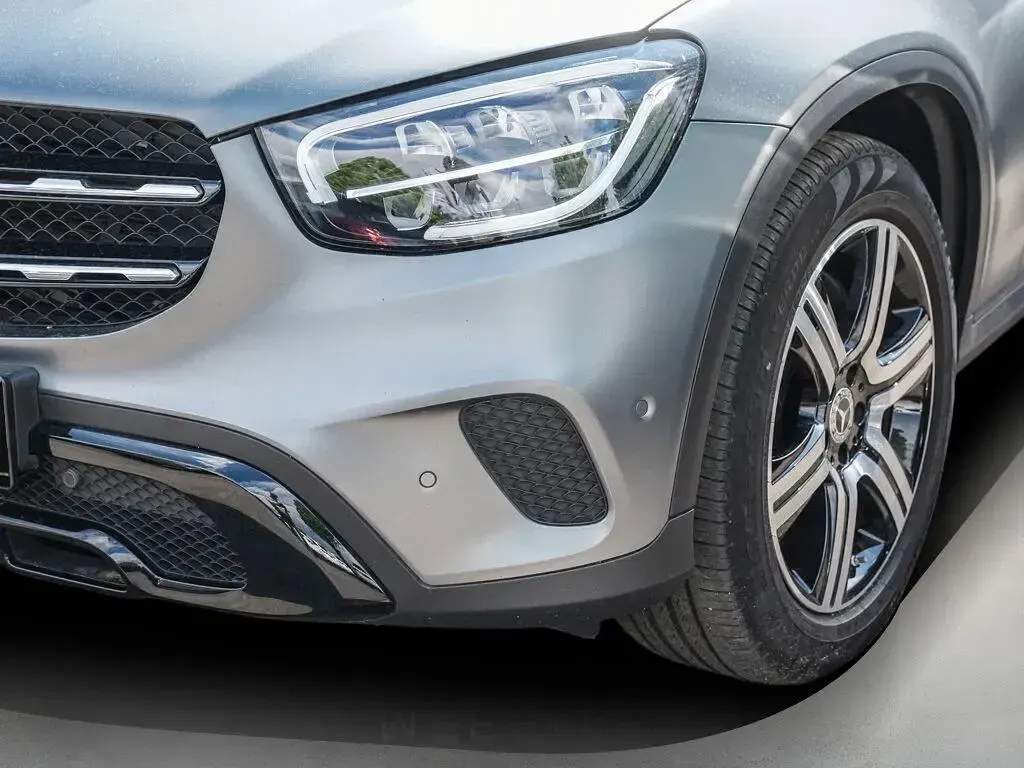 Gebraucht Mercedes GLC300 Night 245 PS (180 kW) 2022 Manufaktur monza grau magno SUV