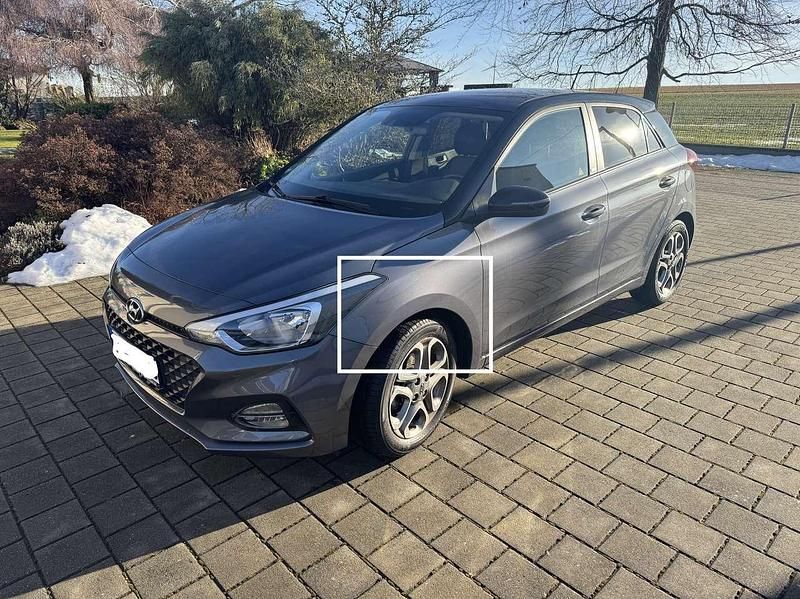 Grau Gebraucht 2019 Hyundai i20 YES! Limousine | 11.490 € (Superpreis) - Bild 1/4