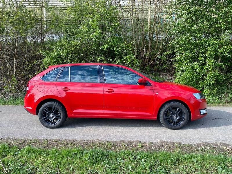 Gebraucht Skoda Rapid Elegance 105 PS (77 kW) 2014 Rot Kleinwagen