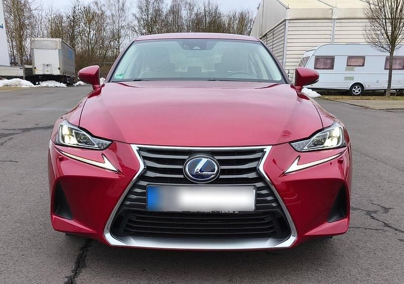 Gebraucht Lexus IS300h Luxury Line 223 PS (164 kW) 2017 Rot Limousine